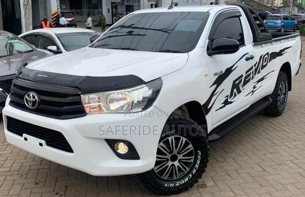Toyota Hilux 2019 White