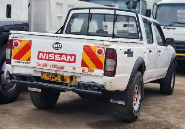 Nissan Hardbody 2004 White