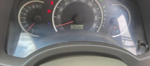 Toyota ISIS 2009 White
