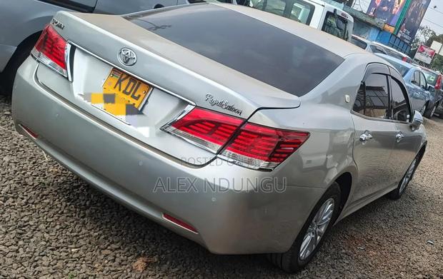 Toyota Crown 2016 Silver
