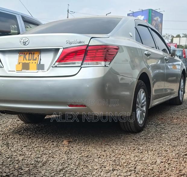 Toyota Crown 2016 Silver