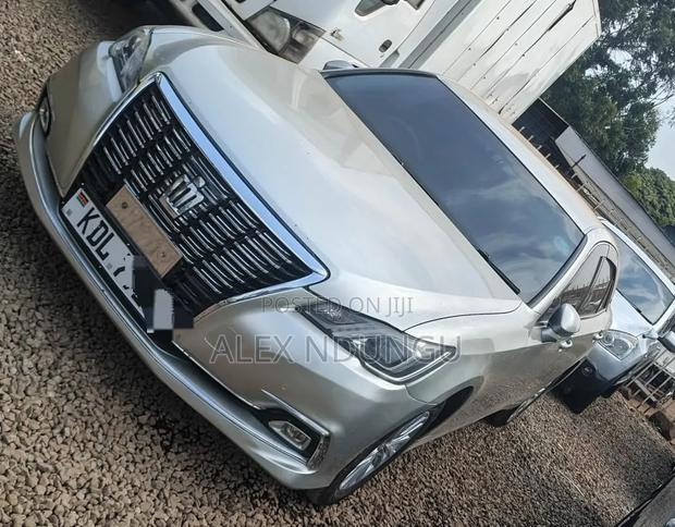 Toyota Crown 2016 Silver
