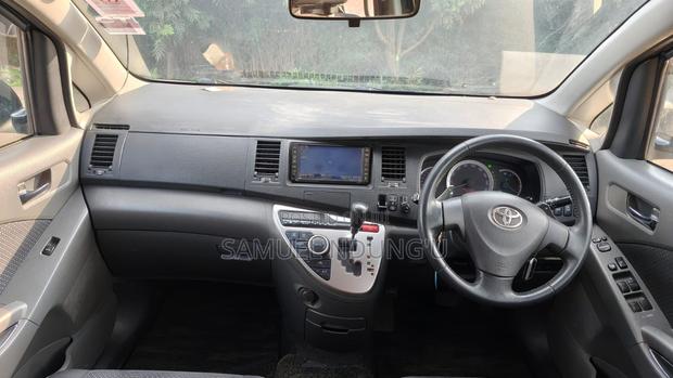 Toyota ISIS 2008 Black