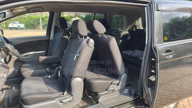 Toyota ISIS 2008 Black