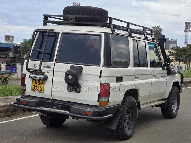 Toyota Land Cruiser 2011 Gold