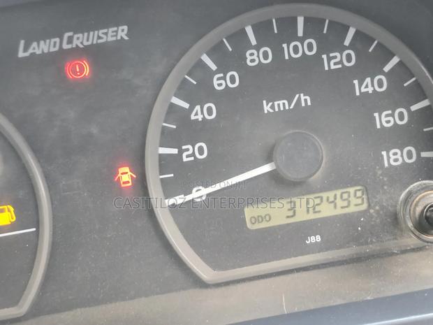 Toyota Land Cruiser 2011 Gold