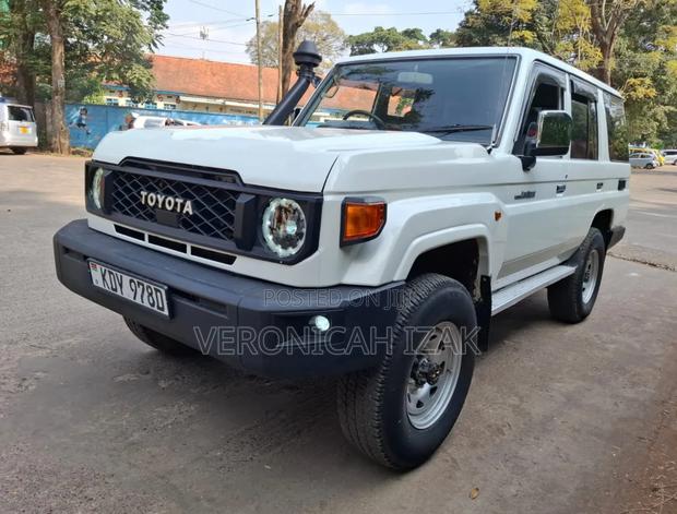 Toyota Land Cruiser 2008 White