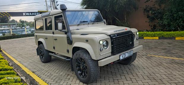 Land Rover Defender Puma 110 2.4 TD 2009 Gray