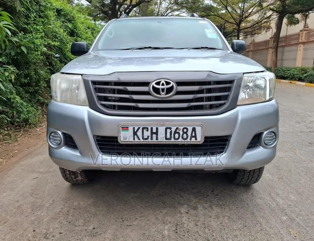 Toyota Hilux 2015 Silver
