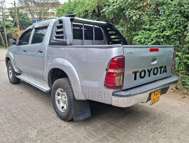 Toyota Hilux 2015 Silver