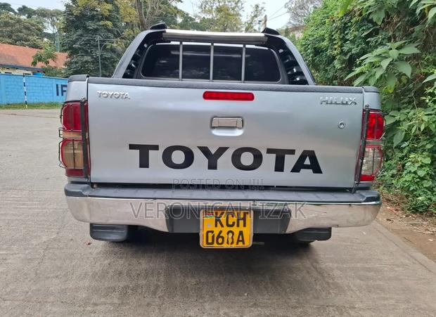 Toyota Hilux 2015 Silver