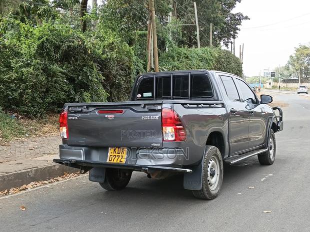 Toyota Hilux 2021 Gray