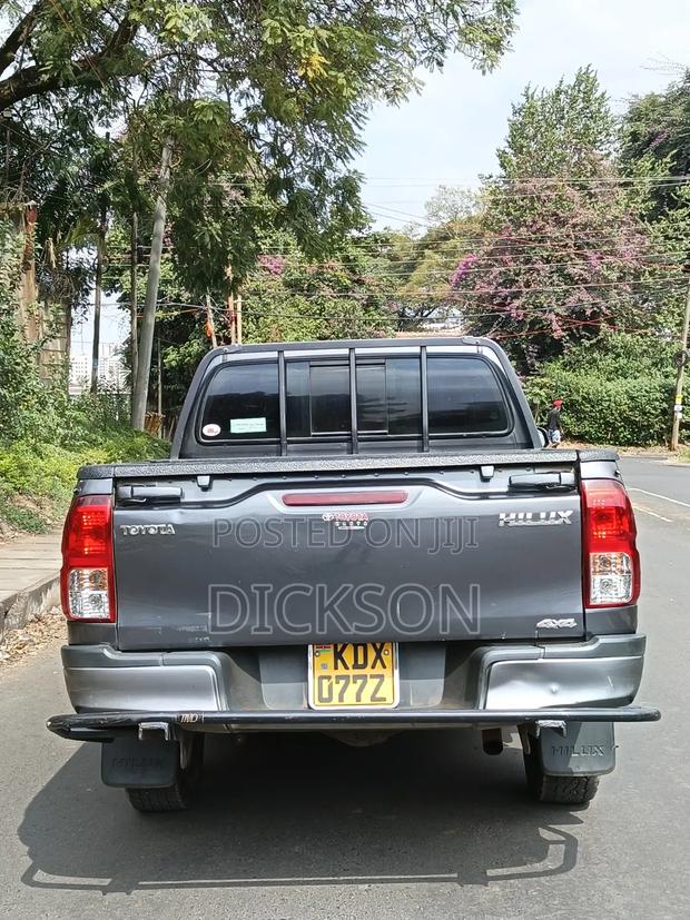 Toyota Hilux 2021 Gray