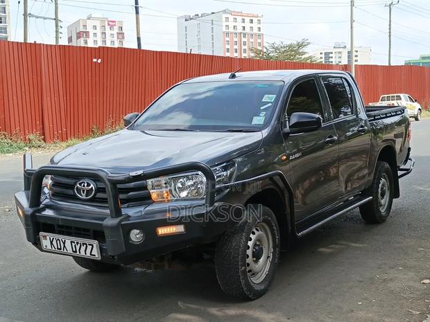 Toyota Hilux 2021 Gray