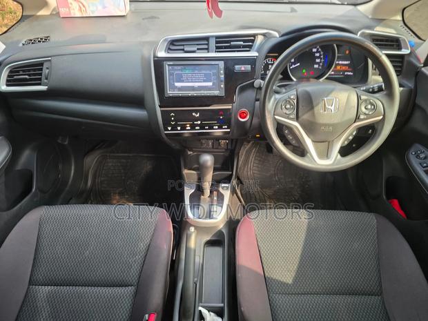 Honda Fit 2018 Silver