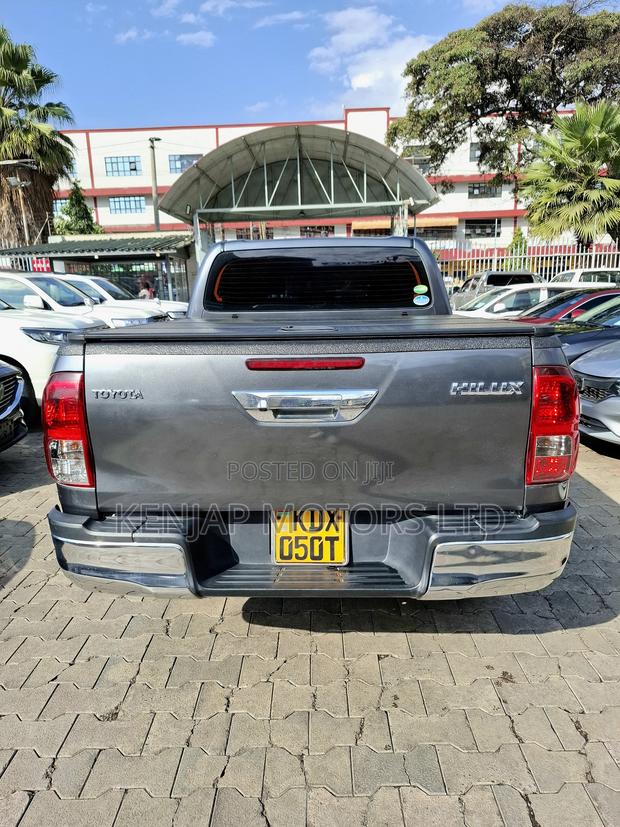 Toyota Hilux 2018 Gray