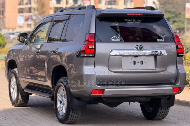 Toyota Land Cruiser Prado 2019 Gray