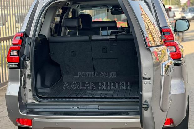Toyota Land Cruiser Prado 2019 Gray