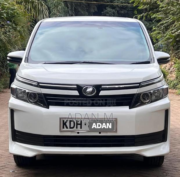 Toyota Voxy 2015 White