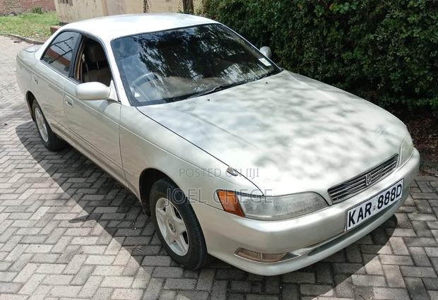 Toyota Mark II 2000 Silver