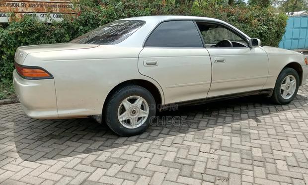 Toyota Mark II 2000 Silver