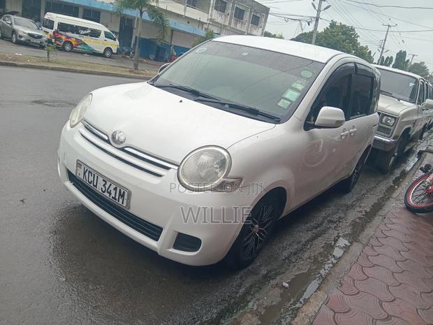Toyota Sienta 2012 White