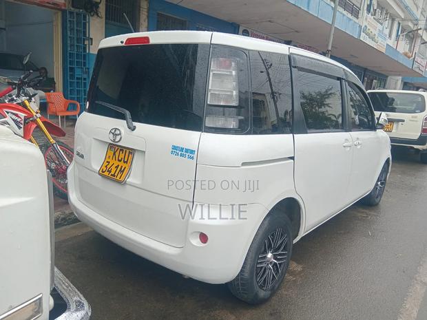 Toyota Sienta 2012 White