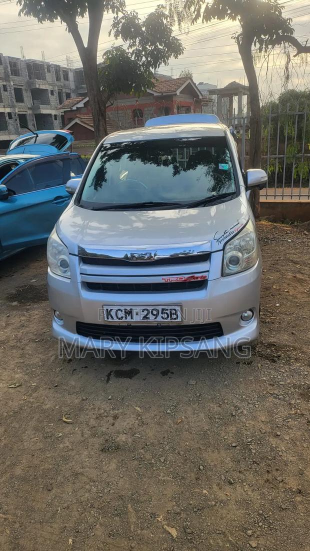Toyota Noah 2010 Silver