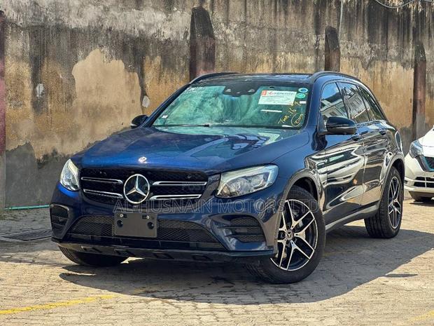Mercedes-Benz 220 2019 Blue