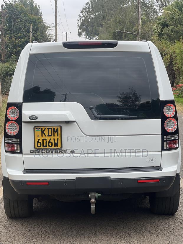 Land Rover Discovery 2016 White