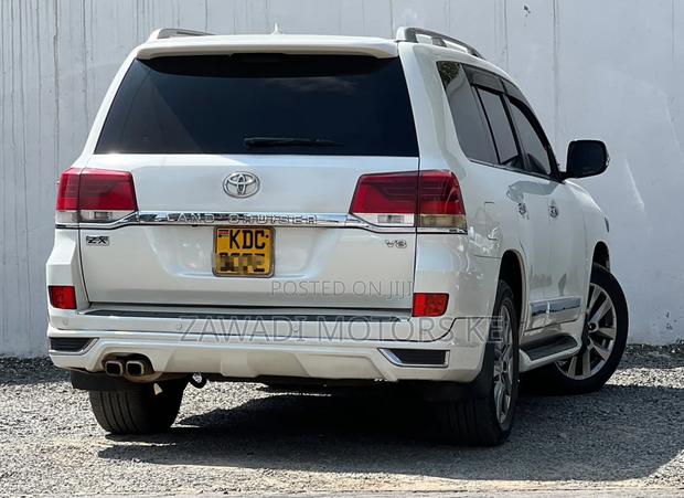 Toyota Land Cruiser 2014 White