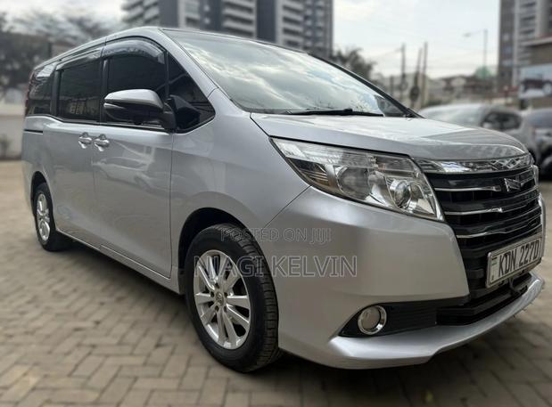 Toyota Noah 2016 Silver