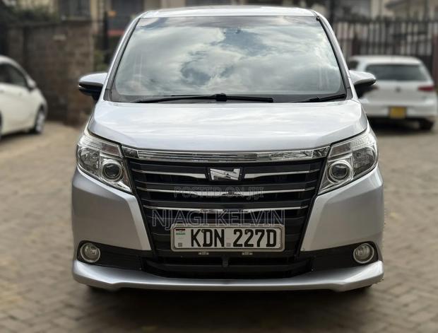 Toyota Noah 2016 Silver