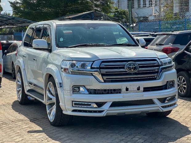 Toyota Land Cruiser 4.6 V8 ZX 2019 Pearl