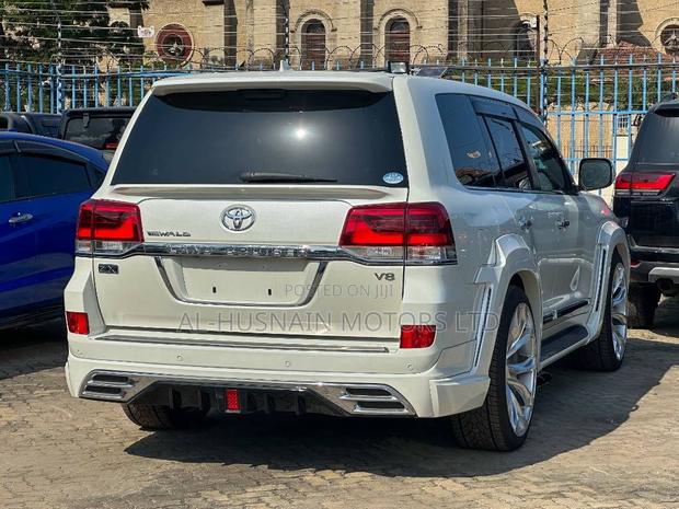 Toyota Land Cruiser 4.6 V8 ZX 2019 Pearl