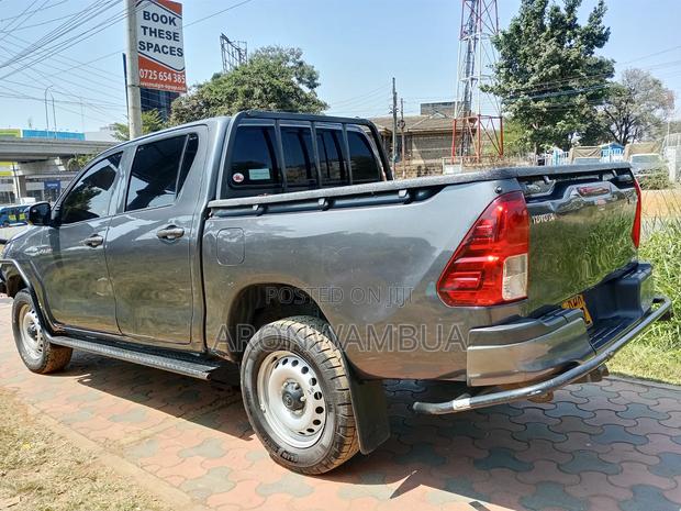 Toyota Hilux 2021 Gray