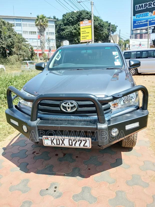 Toyota Hilux 2021 Gray