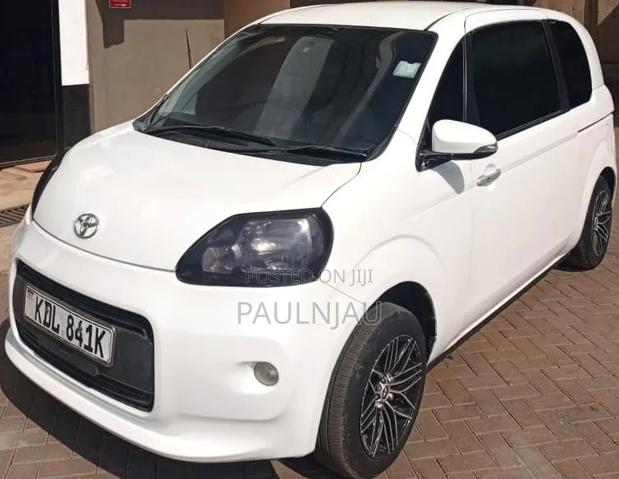 Toyota Porte 2016