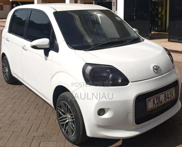 Toyota Porte 2016