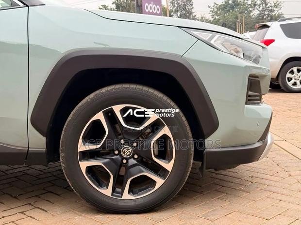 Toyota RAV4 2019 Green