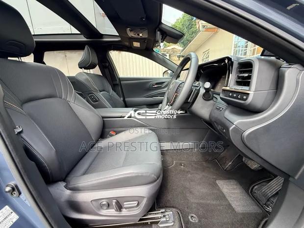 Toyota Crown 2025 Silver