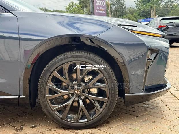 Toyota Crown 2025 Silver