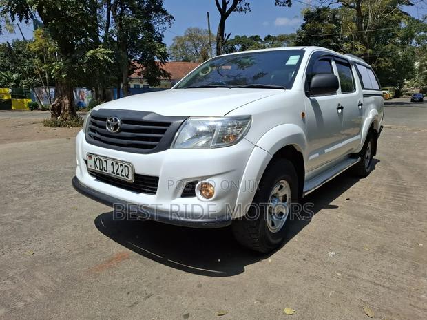 Toyota Hilux 2015 White