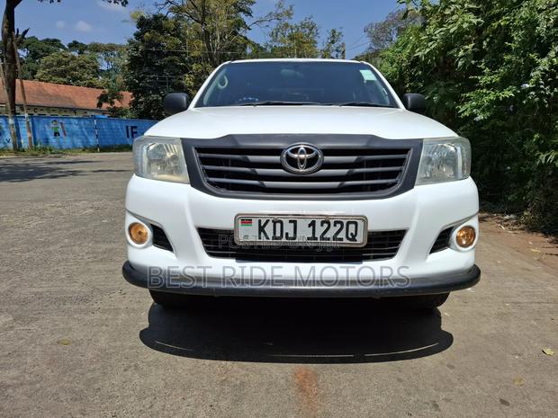 Toyota Hilux 2015 White