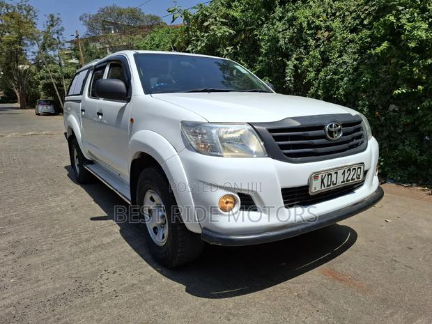 Toyota Hilux 2015 White