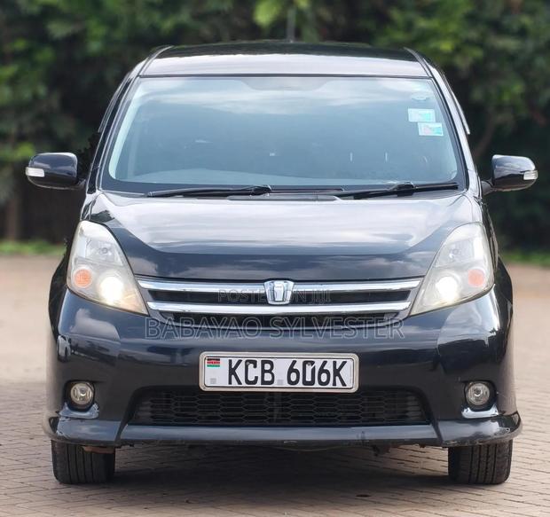 Toyota ISIS 2008 Black