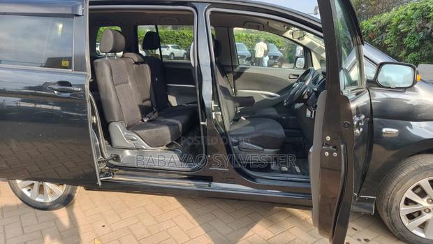 Toyota ISIS 2008 Black
