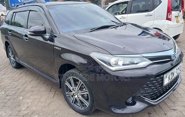 Toyota Corolla Fielder 1.5 Hybrid FWD 2016 Black