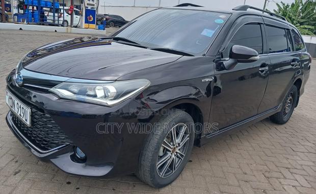 Toyota Corolla Fielder 1.5 Hybrid FWD 2016 Black