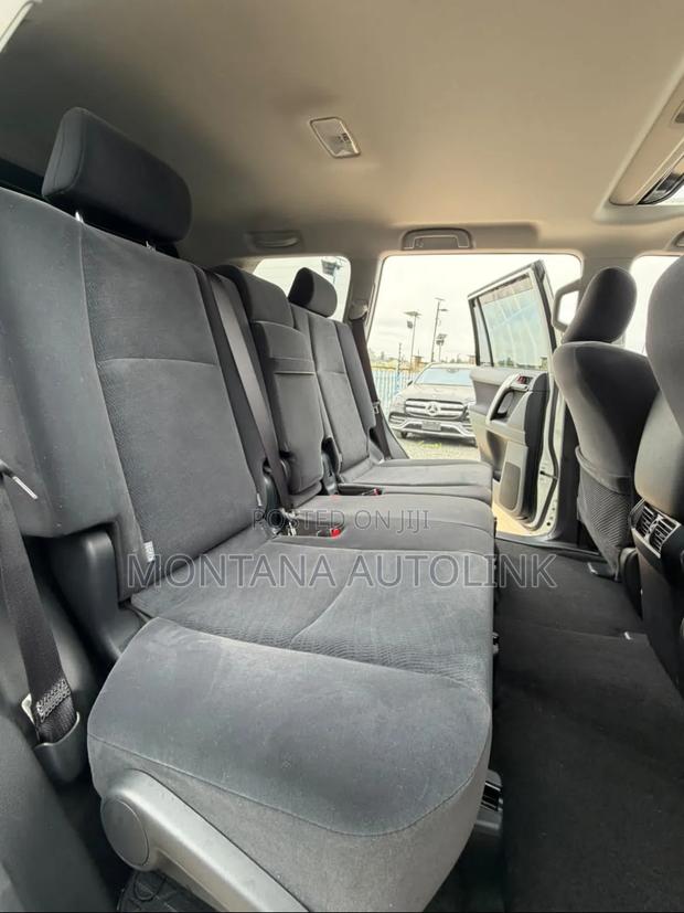 Toyota Land Cruiser Prado 2.7 2019 White